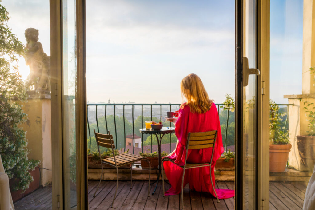 Why Hotels Are Cheaper Than Airbnb In Most Destinations, According To New Report  
