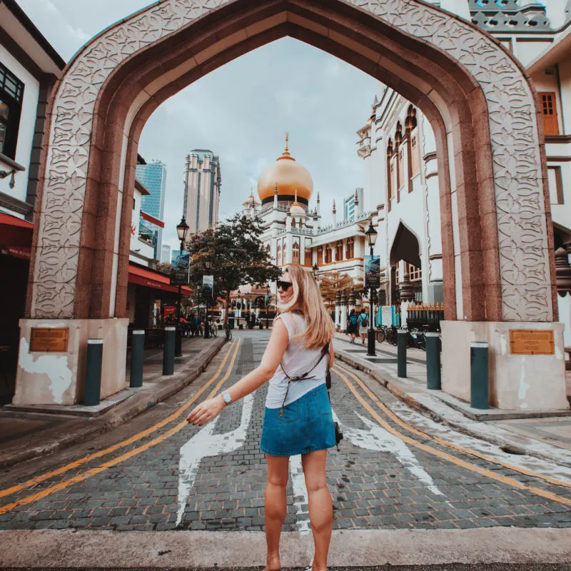 female tourist at singapore mosque