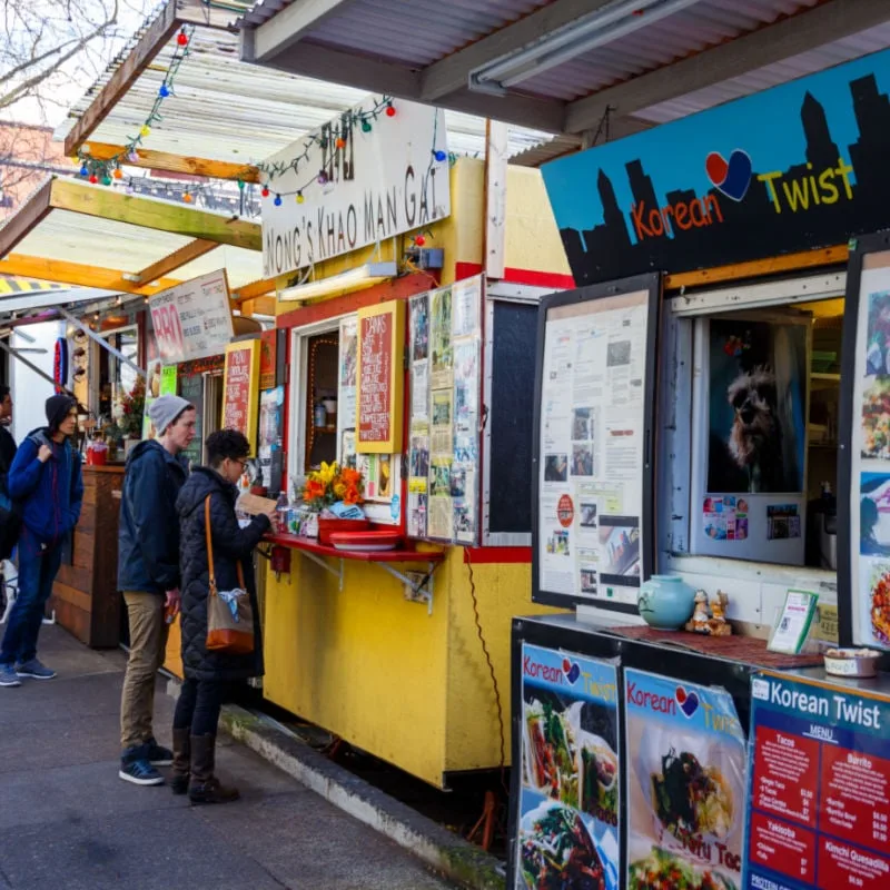 Food trucks and carts in downtown PDX offer lunch and other meails for inexpensive prices near major office buildings