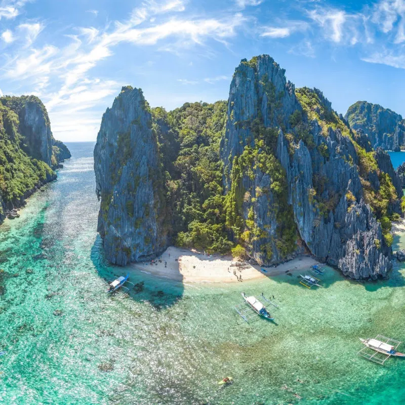One of the best island and beach destination in the world, a stunning view of rocks formation and clear water of El Nido Palawan, Philippines