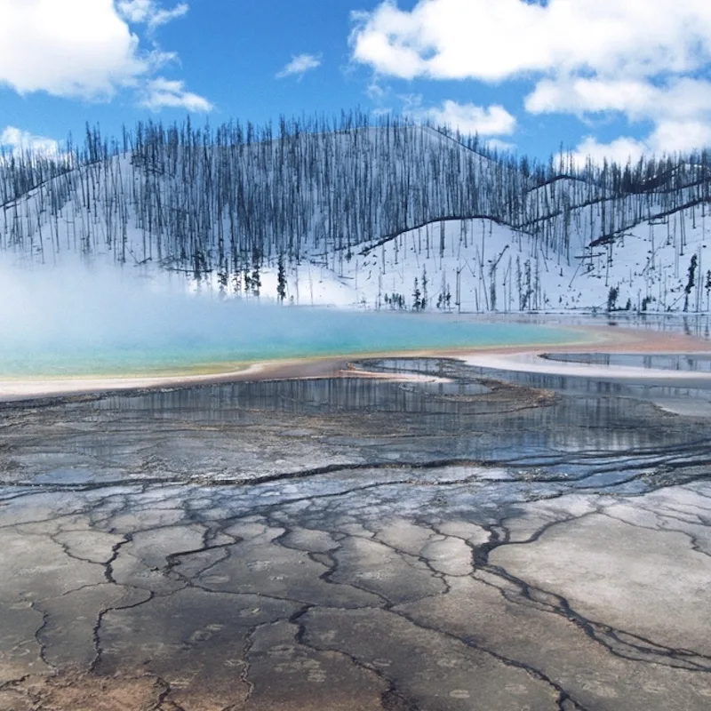 USA, Wyoming, Yellowstone National Park, Grand Prismatic Spring, mist over hot spring in winter landscape